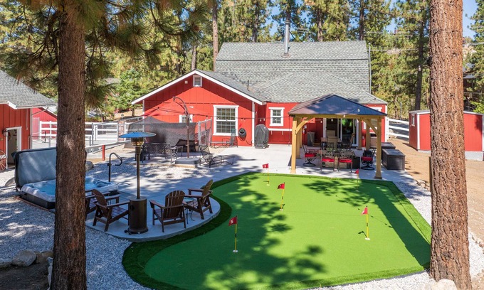 Fox Farm House | Foxy Farm Ranch, newly remodeled, amazing outdoors, hot tub, and separate full guest house!