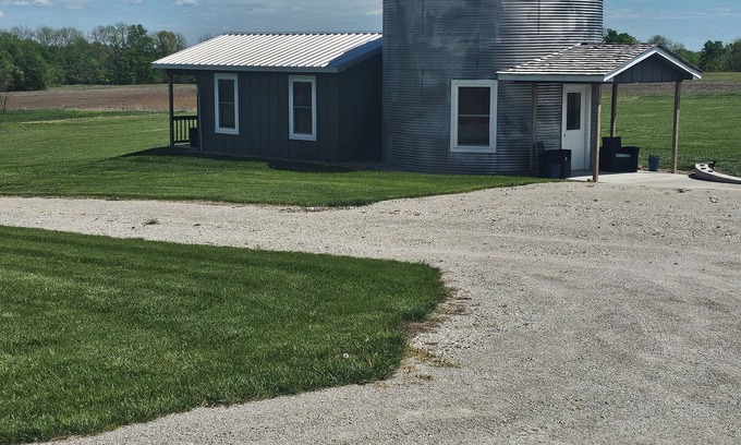 Kidder Cabin | Foxy's Den cozy grain bin cabin with WiFi & AC in serene Kidder. Quiet & serene.
