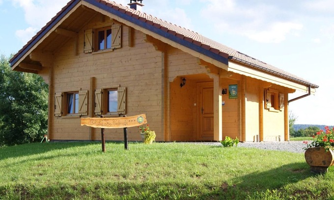 Etobon Cottage | Franc-Comtois chalet with Wifi and fireplace in Étobon