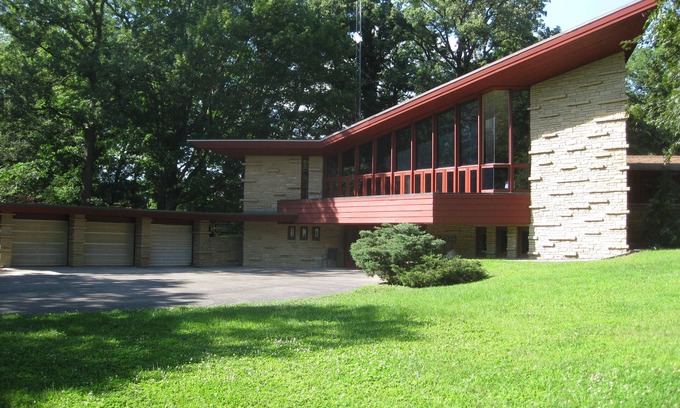 Austin House | Frank Lloyd Wright overnight rental - The Elam House