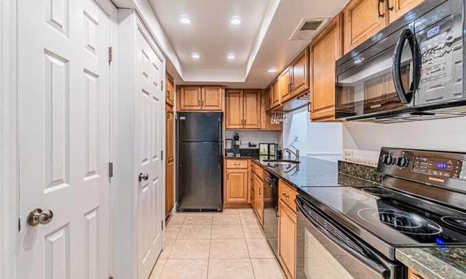 Shelter Cove Villa | FREE BIKES | Shelter Cove | Walk to Shopping & Restaurants | Marina Views