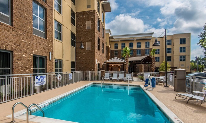Charleston Condo | Free Breakfast Buffet + Outdoor Pool + Free Wi-Fi | Great Location + Bridge and Harbor View!