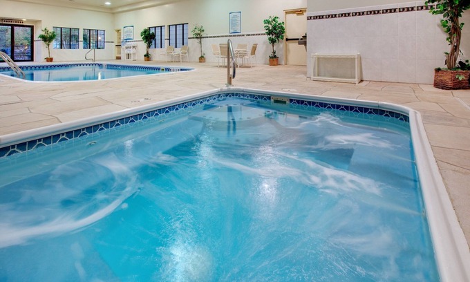 Peoria Apartment | Free Breakfast. Pool & Hot Tub. Near St. Francis Medical Center!