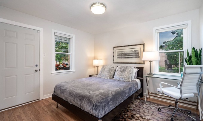 Skokie Condo | Free Parking, Private Terrace Up to 10%off on 30day stay