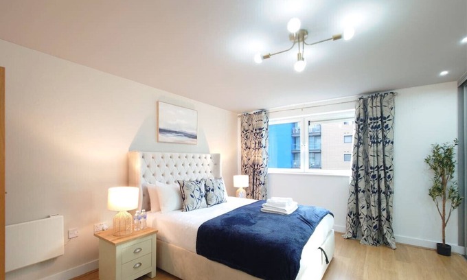 Newham Apartment | Free Parking: Two Bed Apartment with River View