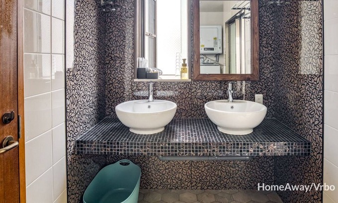 Ikuno House | Free WIFI 400㎡ 20m from Nanjing Subway Station !!/ Namba 20 minutes / Umeda 30 minutes / USJ 35 minutes / Kansai Airport 60 minutes / Maximum 30 people can stay / 400㎡ /