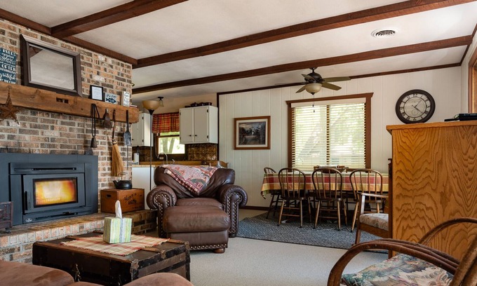 Wautoma Cottage | freenite w/wknd off season Cabin lake hottub kayaks paddleboard pier fireplaces