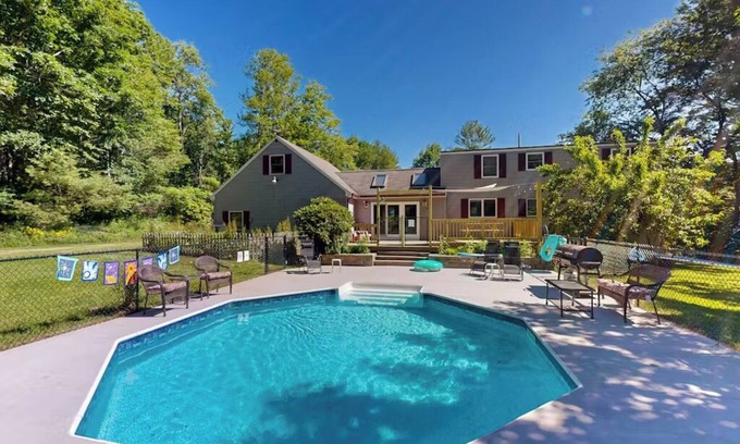 Durham House | Freeport Landing - Dog Friendly & Pool