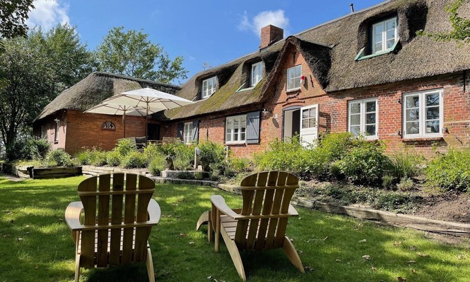 Tating House | Freistehendes Reetdach-haus "diedeichkate" in Tating für 12 Personen