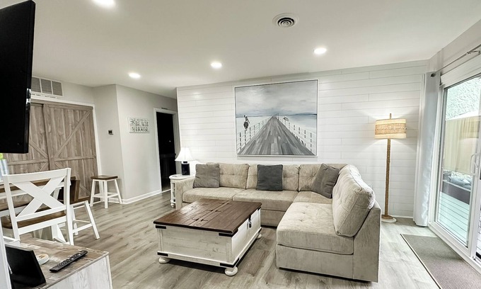 North Ocean City Condo | Freshly Renovated 5-Star ☆! Steps to indoor/outdoor pools, BEACH, shops & dining