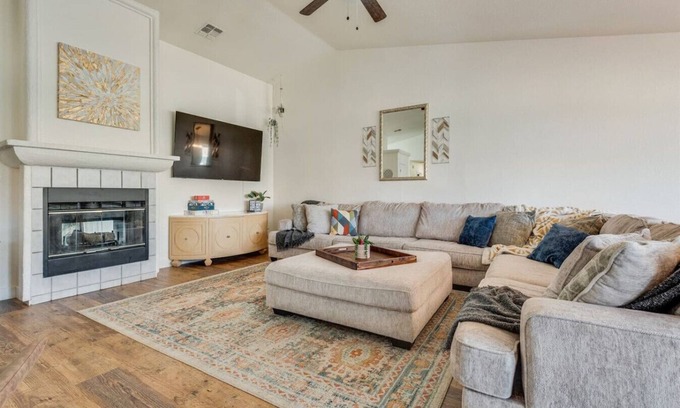 Bullhead City House | Freshwater Fun | Family Game Room & Pet Friendly