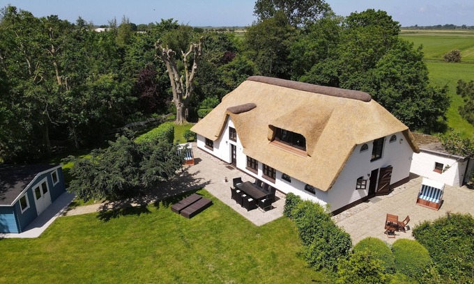 Tating House | Friesen Chalet - Large thatched house at the gates of St. Peter-Ording
