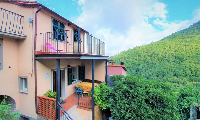 Ricco del Golfo di Spezia House | From Framanco 2. House for 4 in the green near the 5 Terre - Sea - Relax - Culture
