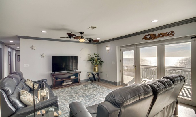 Long Beach House | Front Row Beachfront Long Beach Getaway