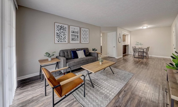 Georgetown Apartment | Frontdesk | 1 BR 10 mins to ND Stadium