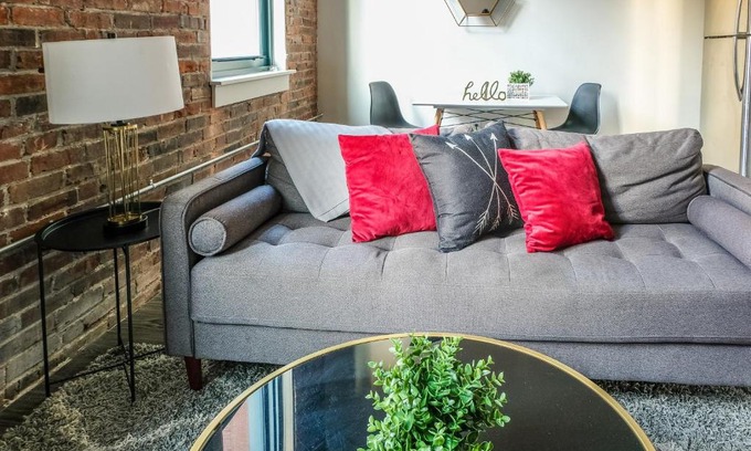 Downtown St. Louis Apartment | FRONTDESK 917 Locust St Apts Downtown St Louis