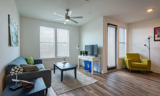 North Hyde Park Apartment | Frontdesk NoHo Flats at North Hyde Park Apts Tampa