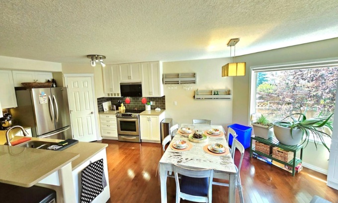 Arbour Lake House | Full House, Hot Tub, Gym, Massage Chair, Sauna