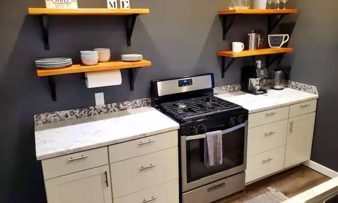 Grand Rapids Apartment | Full open concept cozy apt- 5 mins from D.T. GR