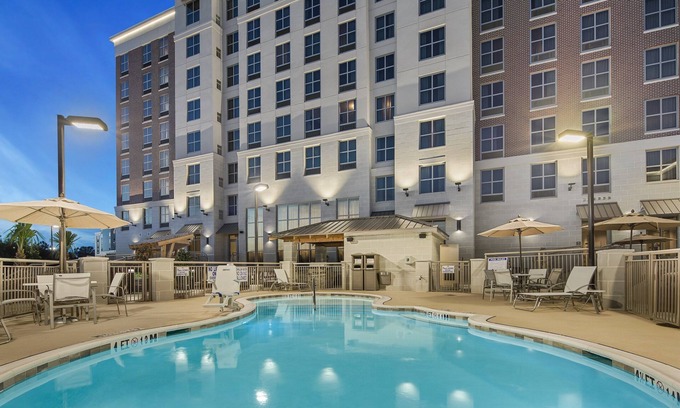 Florence Apartment | Full Suite | Fitness Center + Outdoor Pool