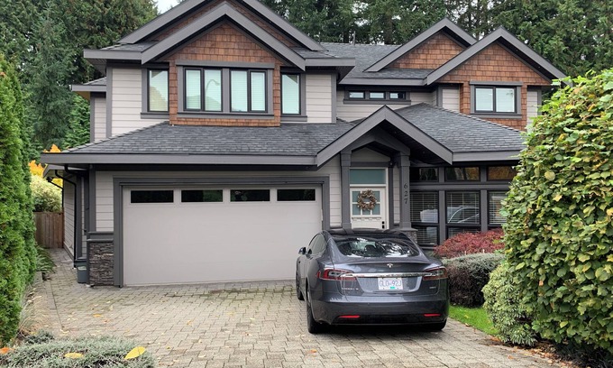 North Vancouver Apartment | Fully equipped 5 star 1 bdrm suite. Luxurious.n