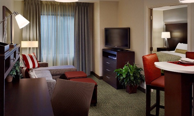 Florence Apartment | Fully Equipped Suite | Outdoor Pool + Free Breakfast + Fitness Center