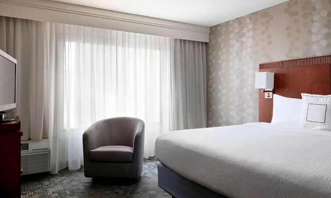 Torrance House | Fully Furnished Suite with Outdoor Patio!