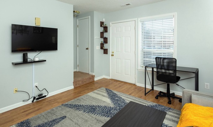 Carrboro House | Fully Renovated 2 bdrm/2.5ba near UNC & Weaver St!