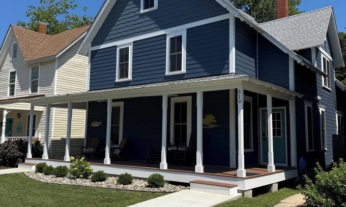 Cape Charles House | Fully Renovated in 2025! 1 block to the Main St., 1.5 to park, & 6 to the beach