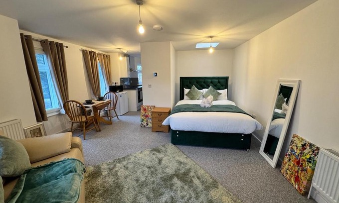 Huntingdon Apartment | Fun 7 holidays entire flat