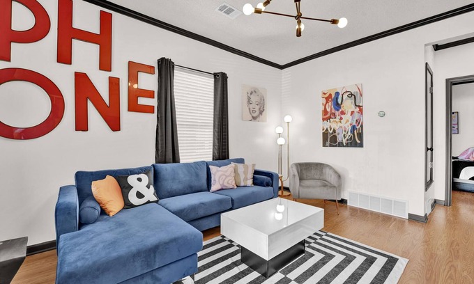 East Memphis House | Fun & Funky #2 centrally located in Memphis!