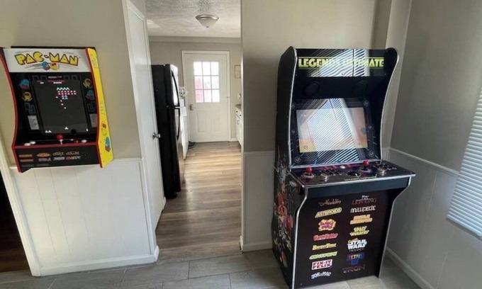 Norwalk House | Fun getaway house with arcade. Cedar Point/Kalahari/Sports Force Park/Summit Rac