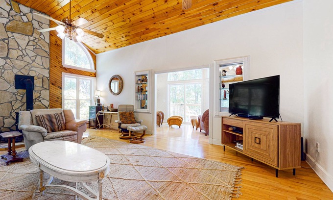 Clarkesville House | Fun getaway on three wooded acres with furnished deck & forest views