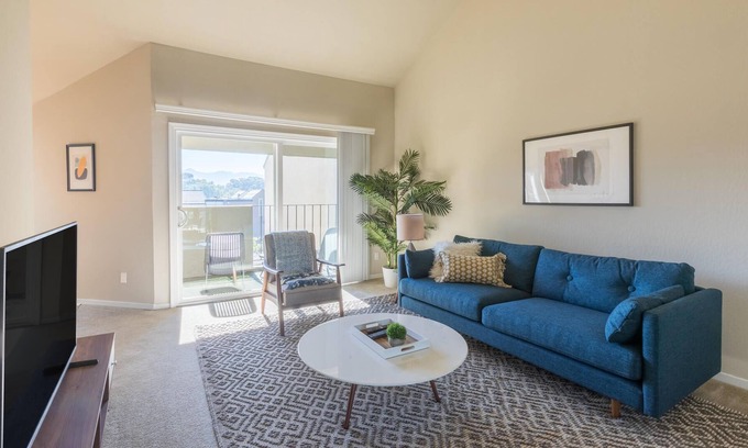 San Rafael Apartment | Furnished 1BR in San Rafael + Parking, near Dtwn