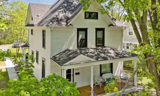Hudson House | Furnished 3BR Corporate Rental, Walk to Downtown Hudson, 21 minutes to St. Paul