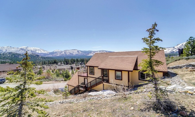 South Lake Tahoe House | Furnished Deck + Gas Grill: South Lake Tahoe Home!