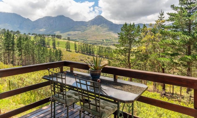 Helderberg Rural House | Fynbos Log Cabin, Game Reserve and Wildlife Estate