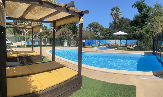 Saint-Nazaire Cottage | Gîte 4 Personnes Avec Piscine Dans Village de Vacances