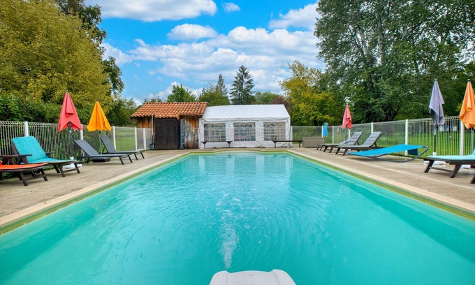 Varaignes House | Gîte Le Martin Pêcheur - Domaine l'Étang des Mirandes with Shared Pool