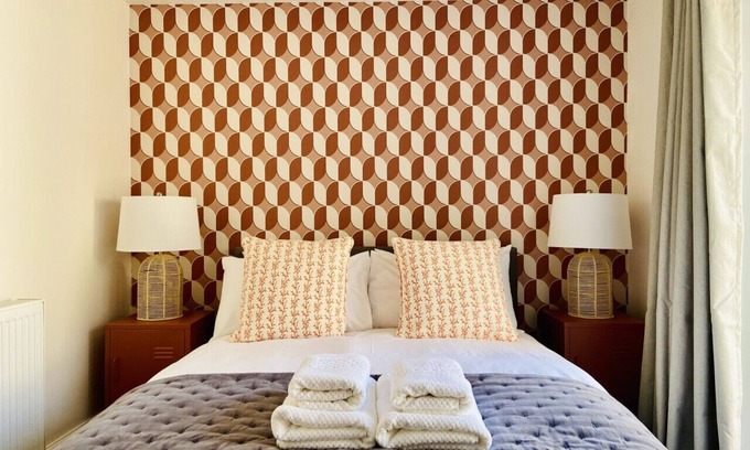 Rastrick House | G/Floor Bed+Bath | Garden | Pets | Parking+EV Charger