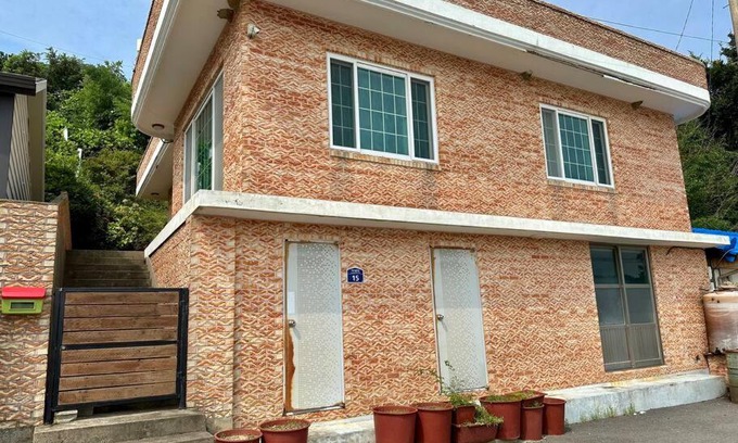 Hwajeong House | Gaedo Island Private House