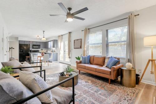 Columbus House | Gahanna Dreaming - 5Br 2 Ba INTEL