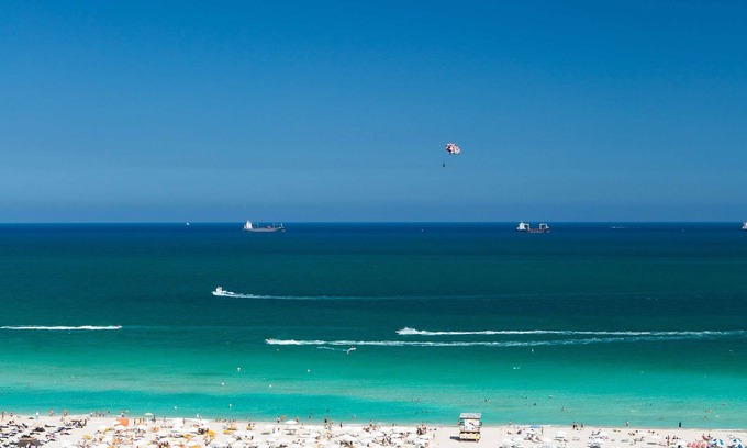 City Center Resort | Gale South Beach, Curio Collection by Hilton