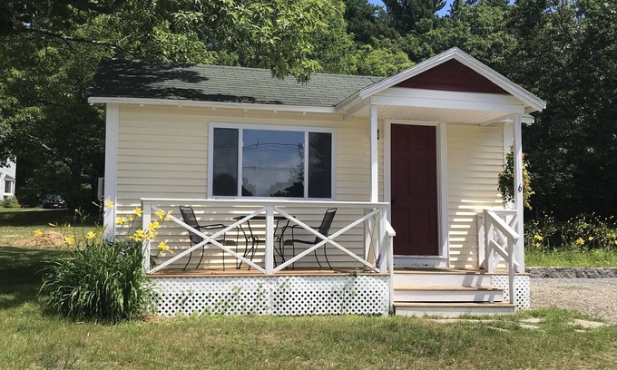 Hulls Cove Hotel | Gallagher's Travels Bar Harbor Motel & Cabins