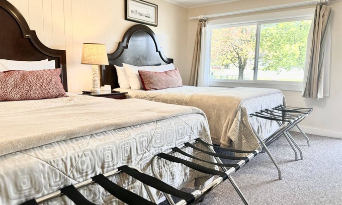 Hulls Cove Hotel | Gallagher's Travels Room 3 (Double Queen)