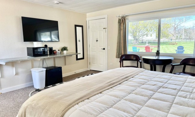 Hulls Cove Hotel | Gallagher's Travels Room 12 (King)