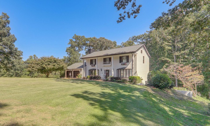 Gainesville House | Game Room + Pond: Spacious Gainesville Getaway!