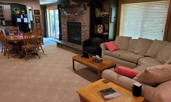 Howard Apartment | Game time, family or relax time-you'll love it here!