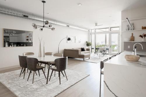 Jefferson Park House | Gameday Oasis - Private Balcony - Jefferson Park - Tesoro