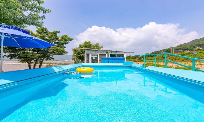 Ganghwa House | Ganghwa Badatgashimteo Pension